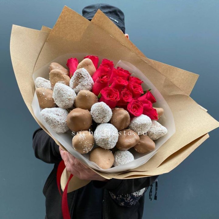Розы и клубника в шоколаде Мерси в Брянске