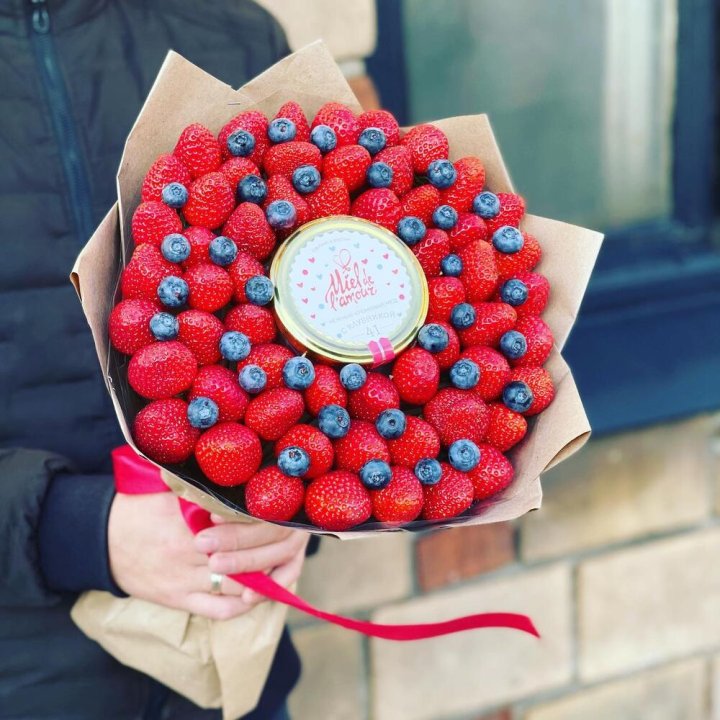 "Клубника и мёд" в Брянске