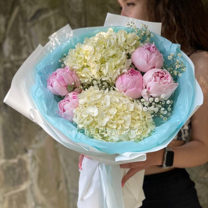 Букет с пионами "Блюсом" в Брянске