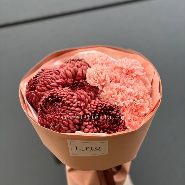 Букет хризантем и диантусов  в Брянске