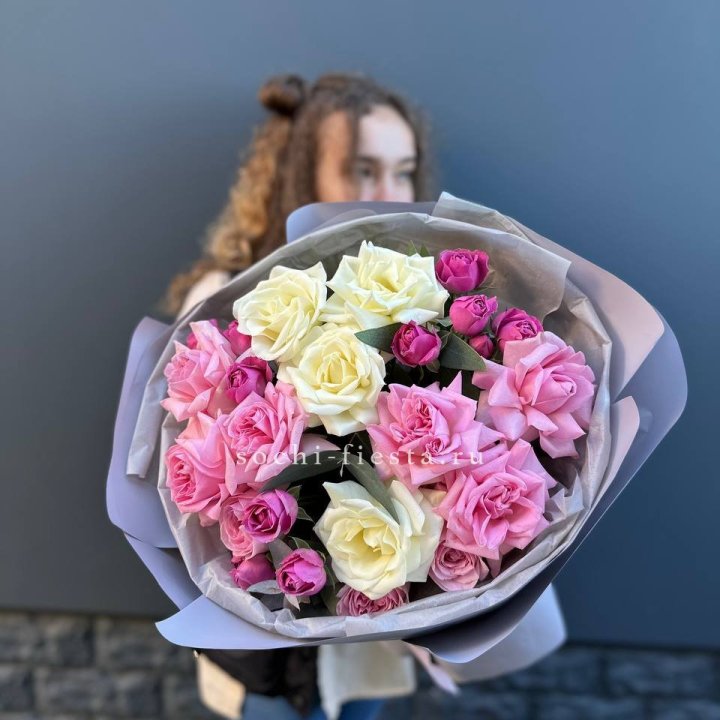 Букет французских и пионовидных роз в Брянске