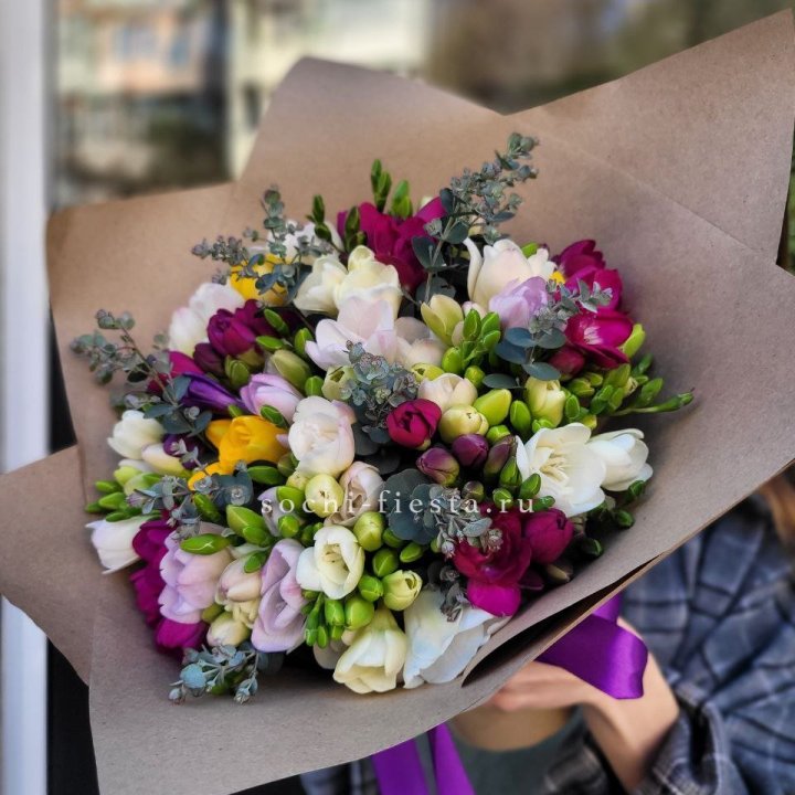 Букет фрезий "Радуга" в Брянске