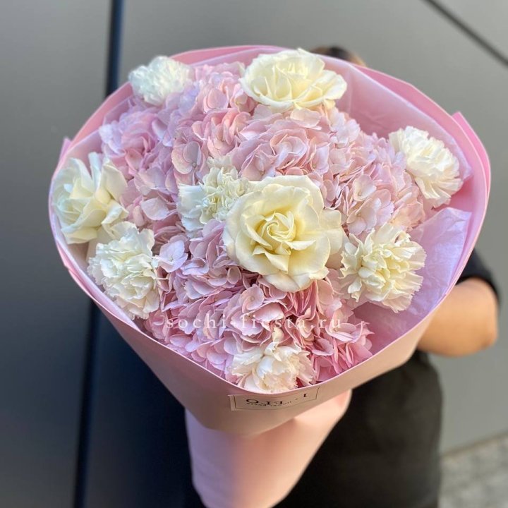  Букет гортензий и роз  в Брянске