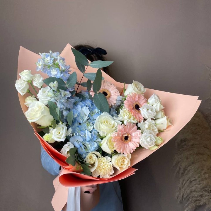  Букет гортензии и роз "Валенсия" в Брянске