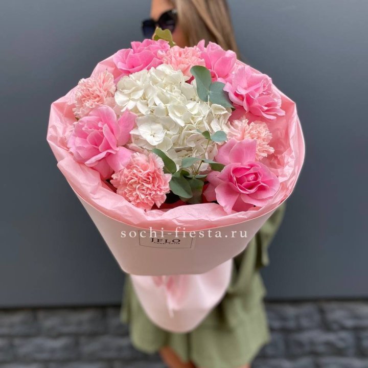  Букет роз и гортензии "Навола" в Брянске