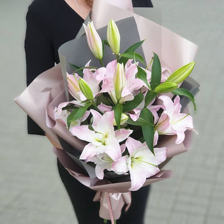 Букет розовых лилий в Брянске