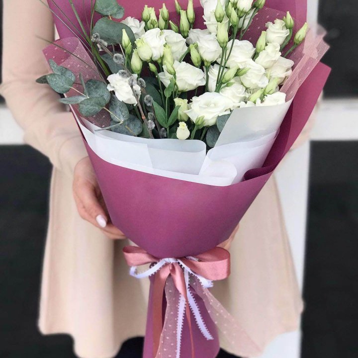 Эустомы с эвкалиптом в Брянске