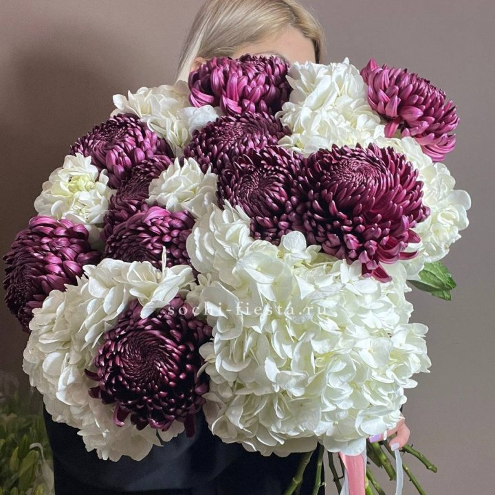 Охапка Бигуди и гортензий в Брянске