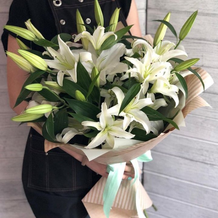 Букет белых лилий в Брянске