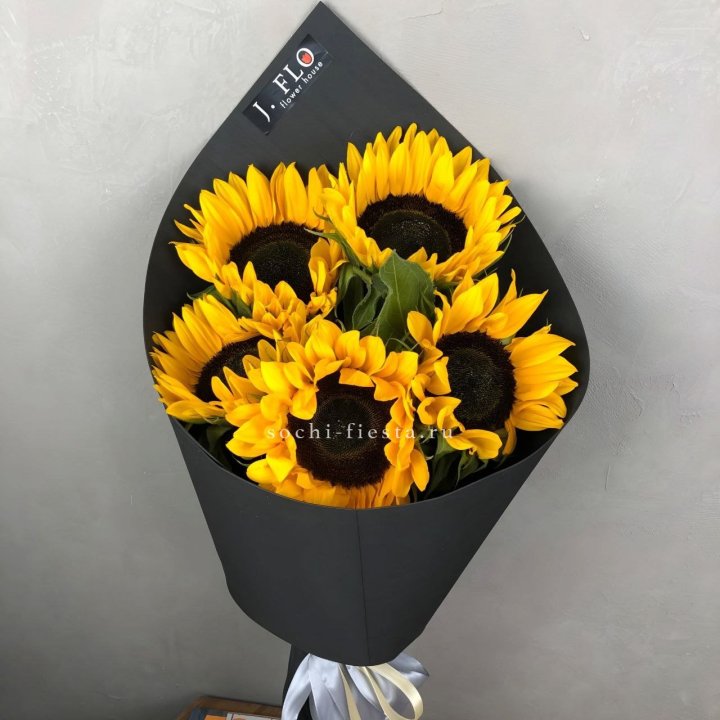 Букет из 5  подсолнухов в Брянске