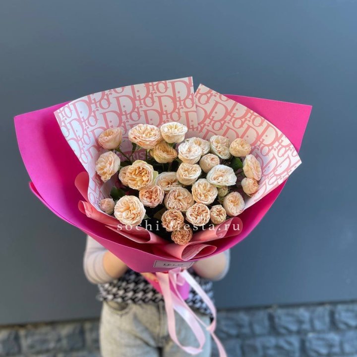 9 пионовидных роз в Брянске