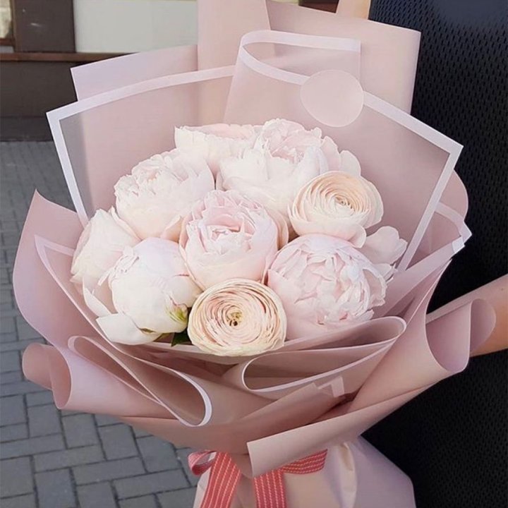 Пионы и ранункулюсы в Брянске