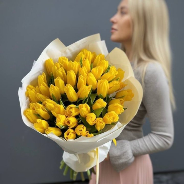 51 желтый тюльпан в Брянске