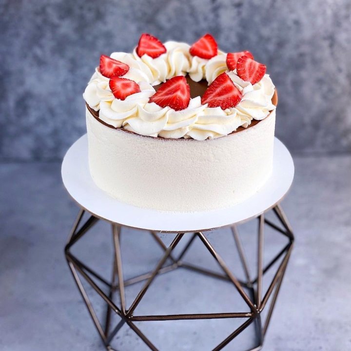 Торт "Клубника со сливками" в Брянске