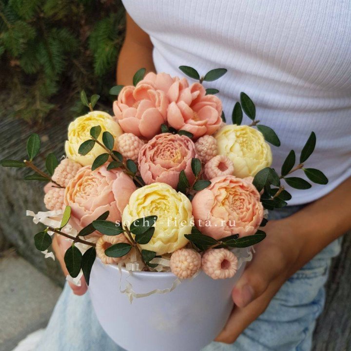 Шоколадный букет с ягодами в Брянске