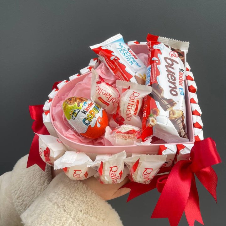 Бокс киндерами и раффаэлло в Брянске