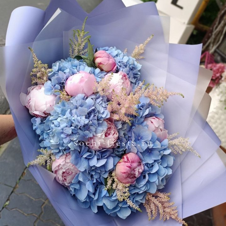 Дизайнерский букет с гортензией №3 в Брянске