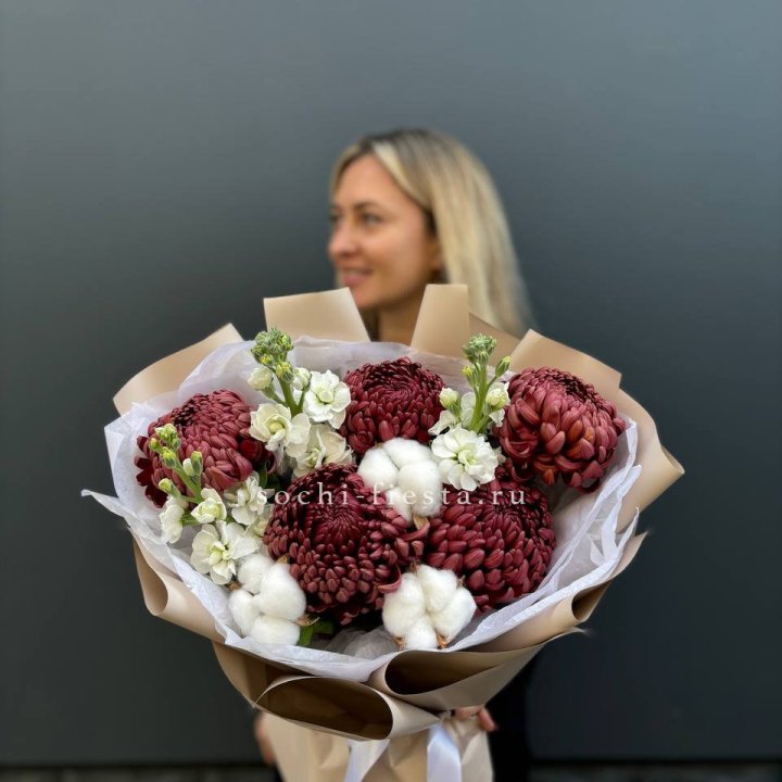 Хризантемы с маттиолой в Брянске