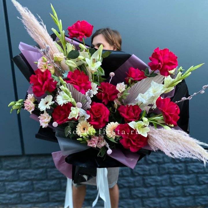 Дизайнерский букет Ред в Брянске