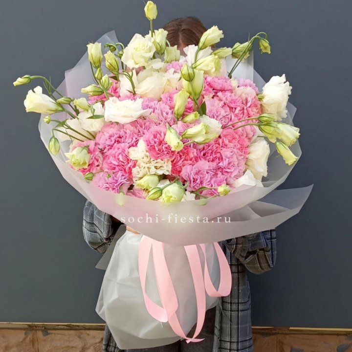 Букет из эустом и диантусов  в Брянске