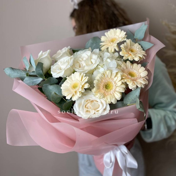 Букет роз, гортензии, гербер  в Брянске