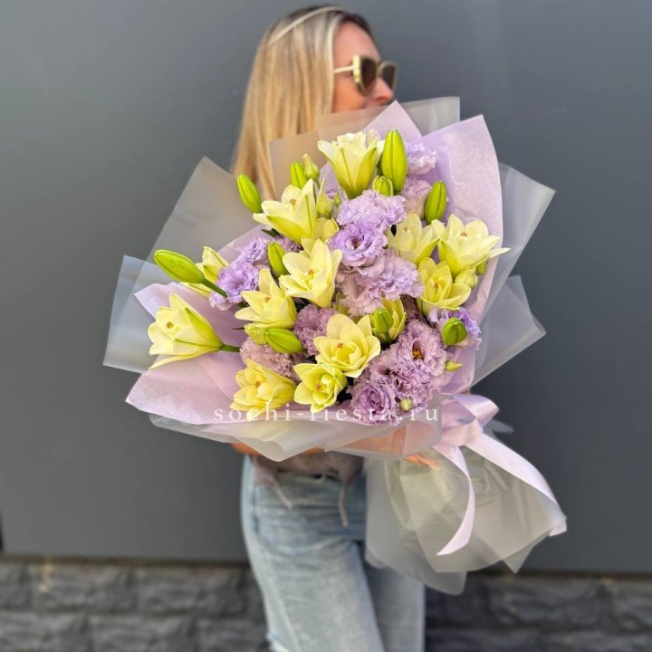  Букет лилий и эустом в Брянске