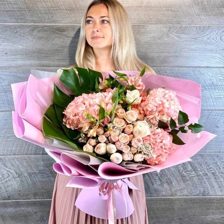 Дизайнерский букет "Валенсия-2" в Брянске