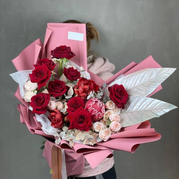 Дизайнерский букет "Ред Вильвет" в Брянске