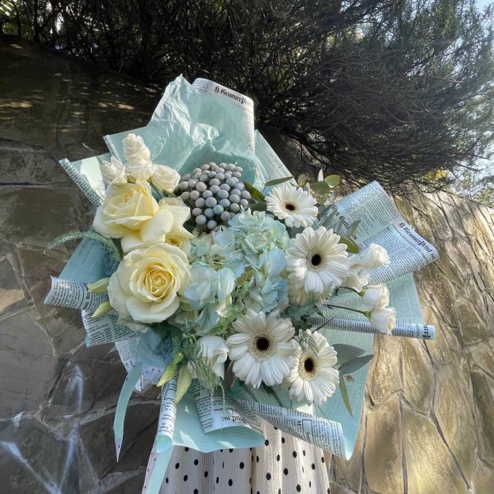 Дизайнерский букет "Линдж-блю" в Брянске