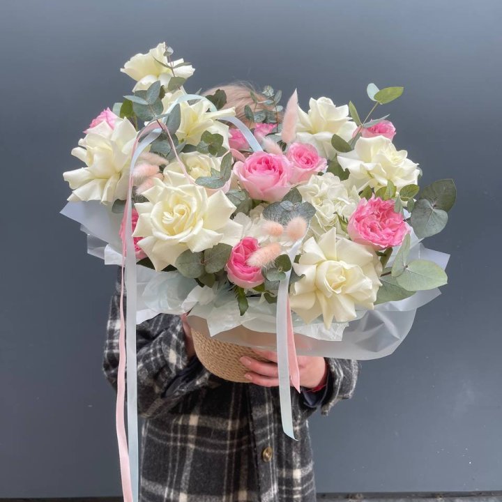 Кашпо с розами в Брянске