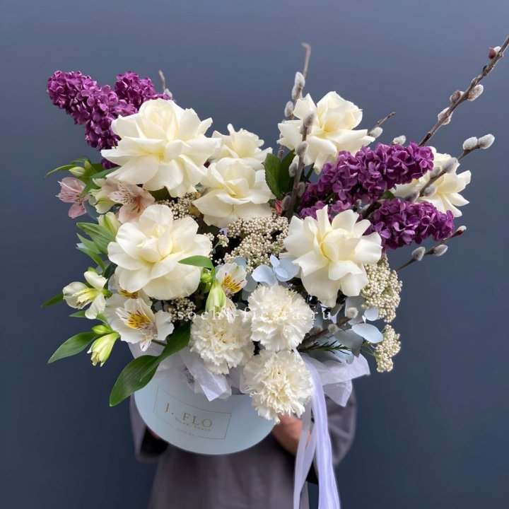 Цветочный бокс Французских роз и Сирени в Брянске