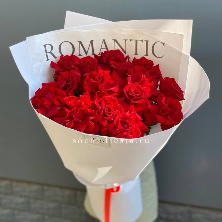 19 высоких роз в оформлении в Брянске