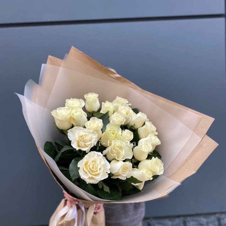  Букет  высоких белых роз   в Брянске