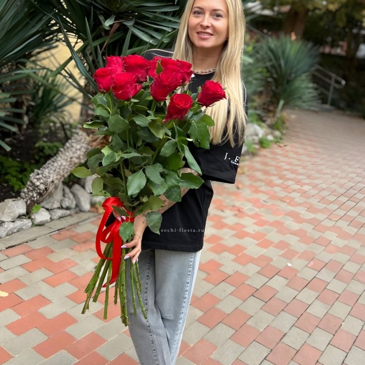 15 высоких красных роз в Брянске