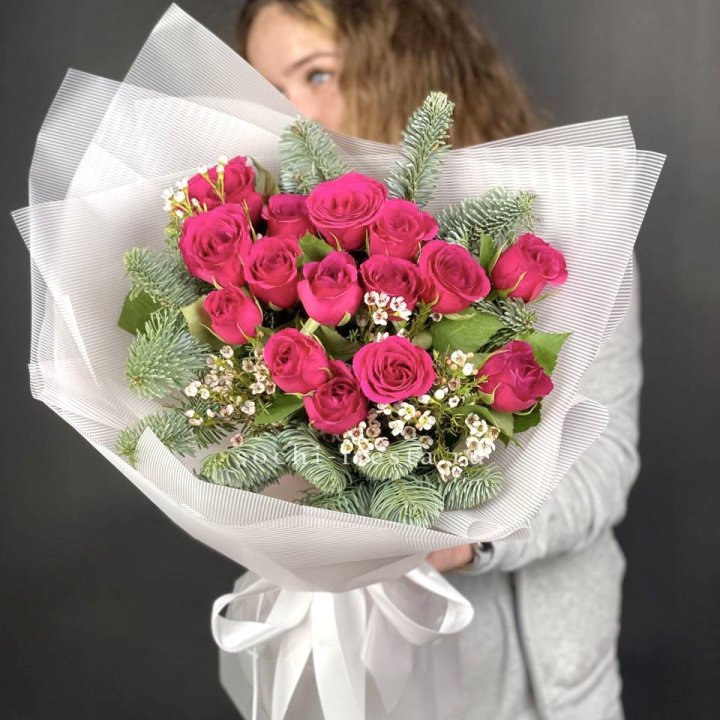 Новогодний букет Елки и Розы в Брянске