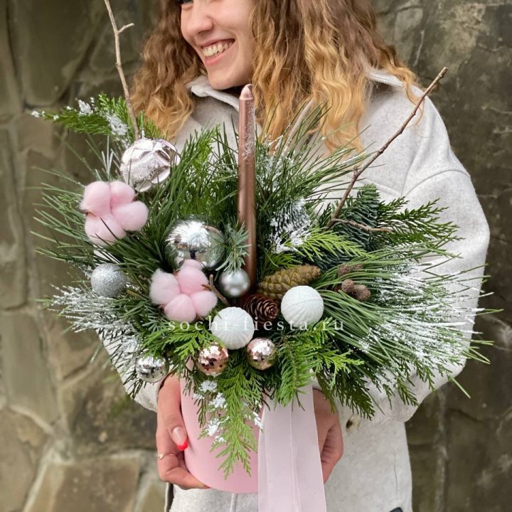 Новогодняя композиция в коробке пинк в Брянске