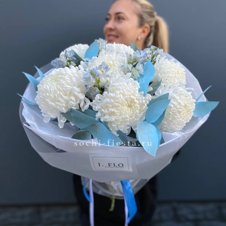 Букет хризантем Бигуди и дельфиниума  в Брянске