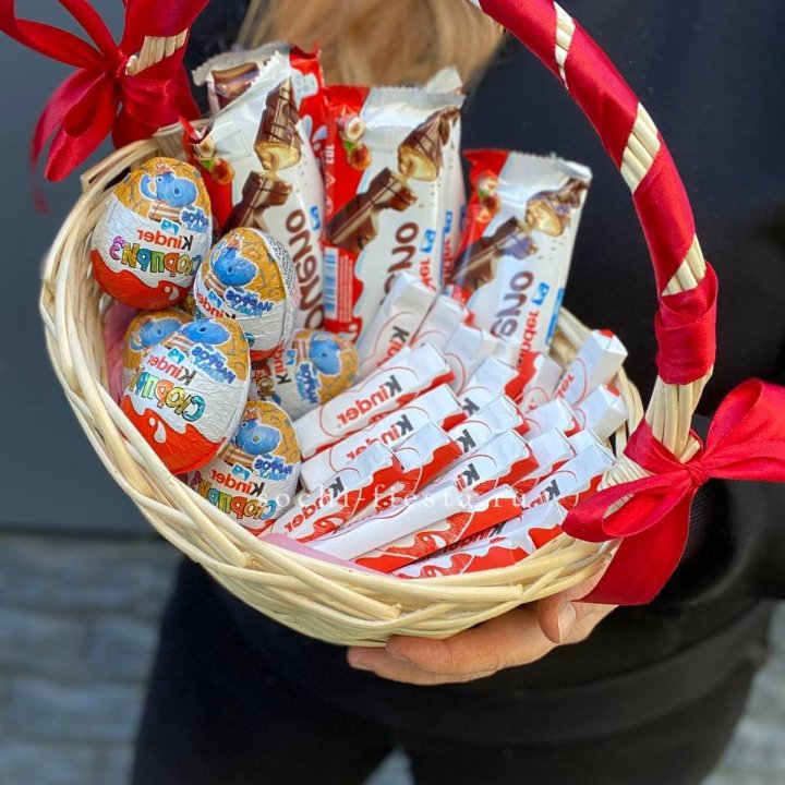 Корзина с киндерами  в Брянске