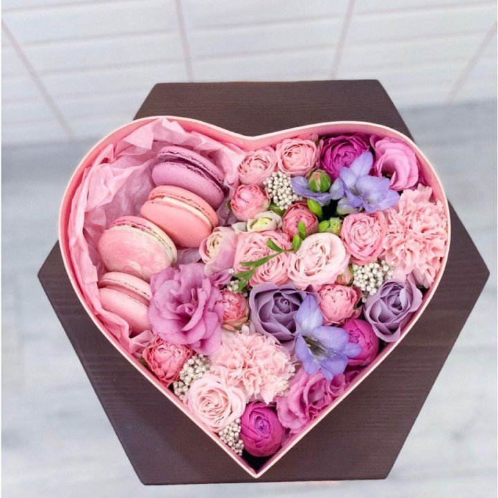 Бокс-сердце с макаронс  в Брянске