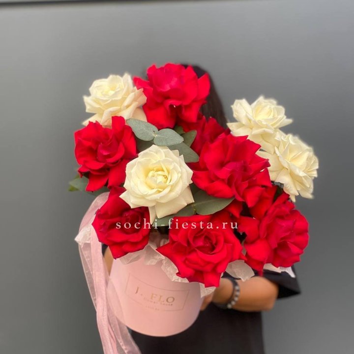 13 Французских роз в боксе в Брянске