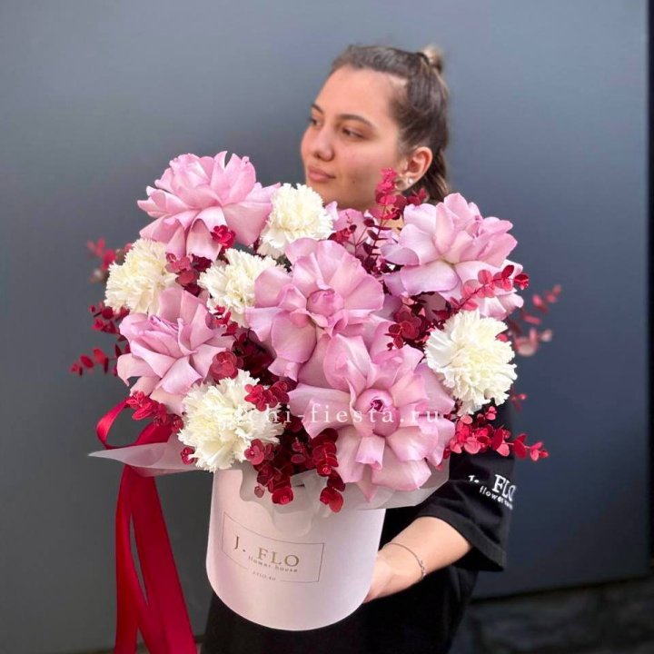 Бокс с французскими розами "Вела вита" в Брянске