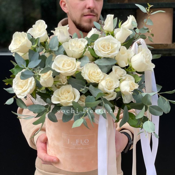 41 белая роз в бархатном боксе в Брянске