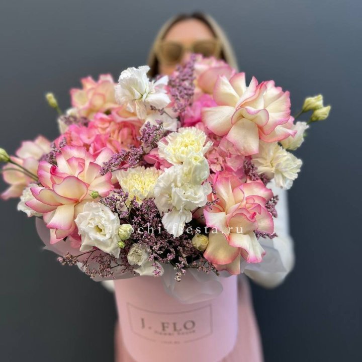 Цветочная композиция "Глория" в боксе в Брянске