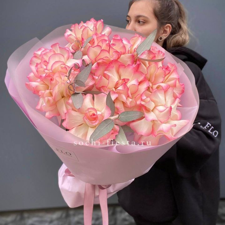 9 французских роз Джумилия в Брянске