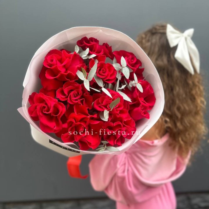 11 Красных французских роз в Брянске