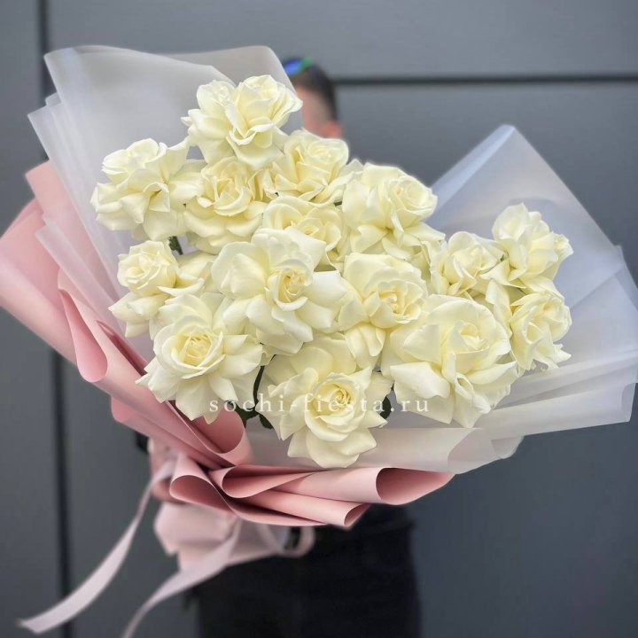 Букет из 15 французских роз Вайт дрим в Брянске
