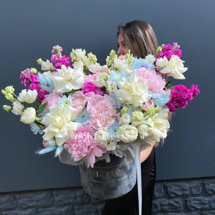 Дизайнерский цилиндр "Пионы гарден" в Брянске