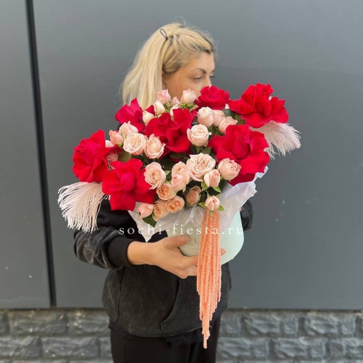 Бокс с нежными розами  в Брянске