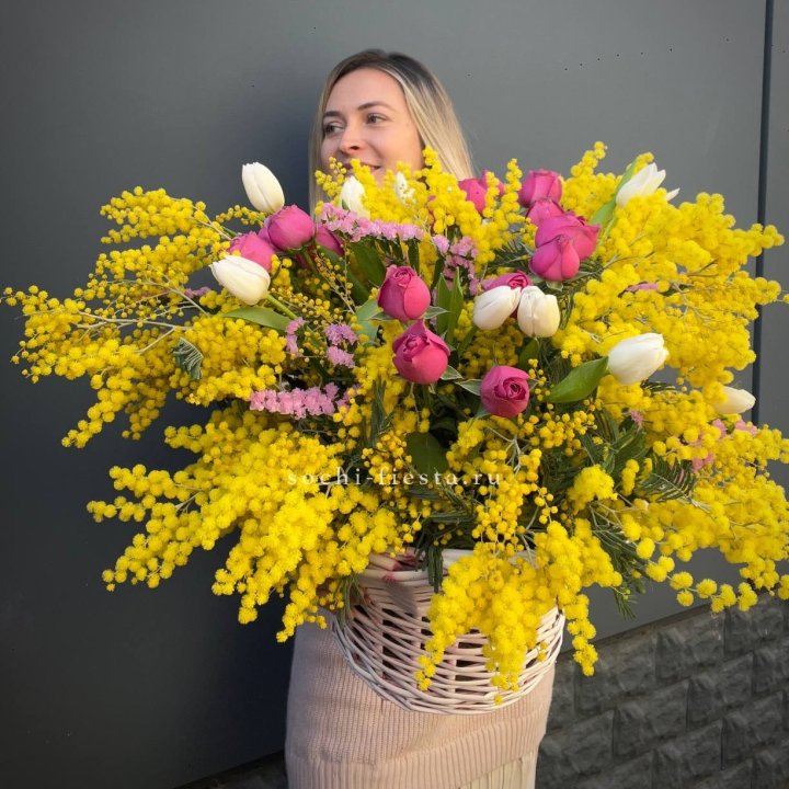 Цветочная корзина с мимозой "Спринг" в Брянске