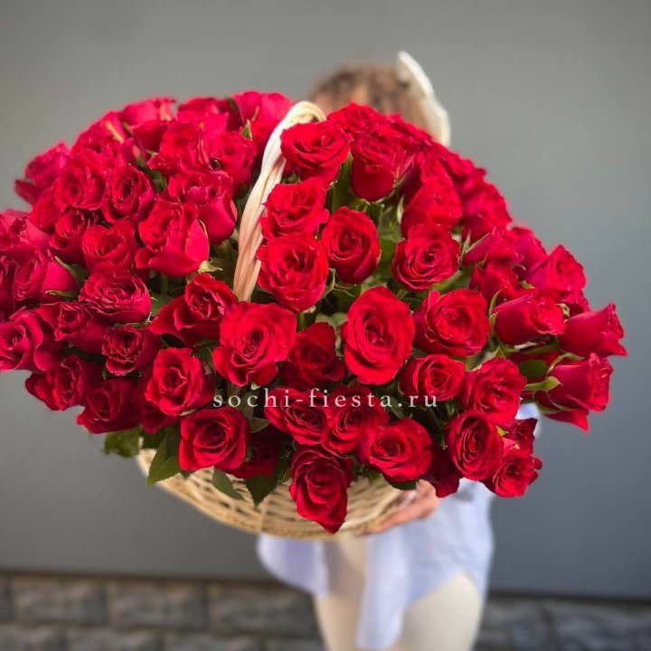 121 красная роза в корзине   в Брянске